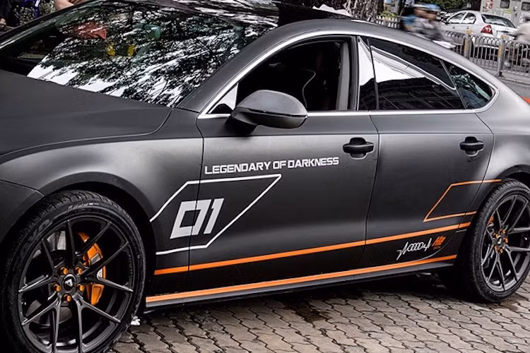 Tại Việt Nam, Audi A7 3.0 TFSI được trang bị động cơ 3.0l V6 tăng áp, đem tới công suất tối đa lên tới 333 mã lực và mô-men xoắn cực đại 440 Nm. Sức mạnh của động cơ được truyền qua hộp số tự động S-Tronic 7 cấp và hệ dẫn động 4 bánh quattro huyền thoại của Audi.