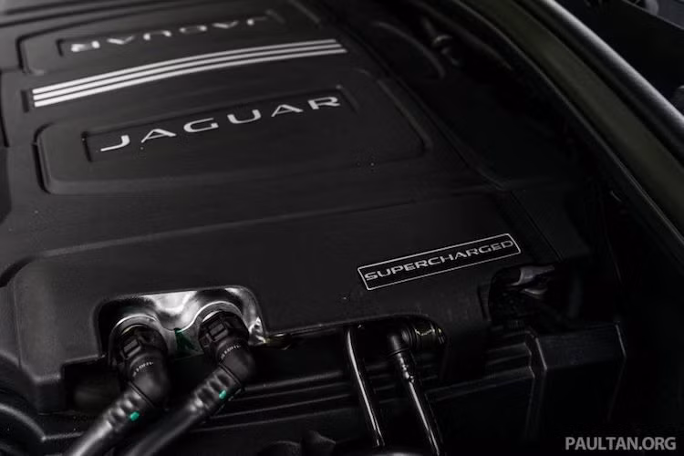 Phiên bản cao cấp nhất của dòng xe là F-Pace S cũng được trang bị động cơ V6 3.0l siêu nạp tương tự, nhưng được nâng công suất mạnh hơn một chút, đạt 340 mã lực. Tất cả các phiên bản đều sẽ sử dụng hộp số tự động 8 cấp ZF.