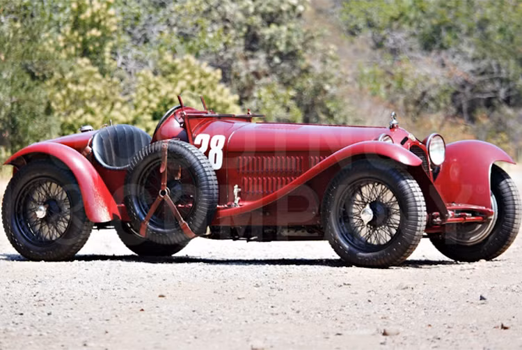 6. 1933 Alfa Romeo 8C 2300 Monza Roadster - 11,99 triệu USD: Chỉ có tổng cộng 190 chiếc từng được sản xuất, chiếc 8C 2300 Monza Roadster này thuộc Series III "đời cuối" và đã được sử dụng để đua tại nhiều giải đấu từ năm 1933 tới 1950.