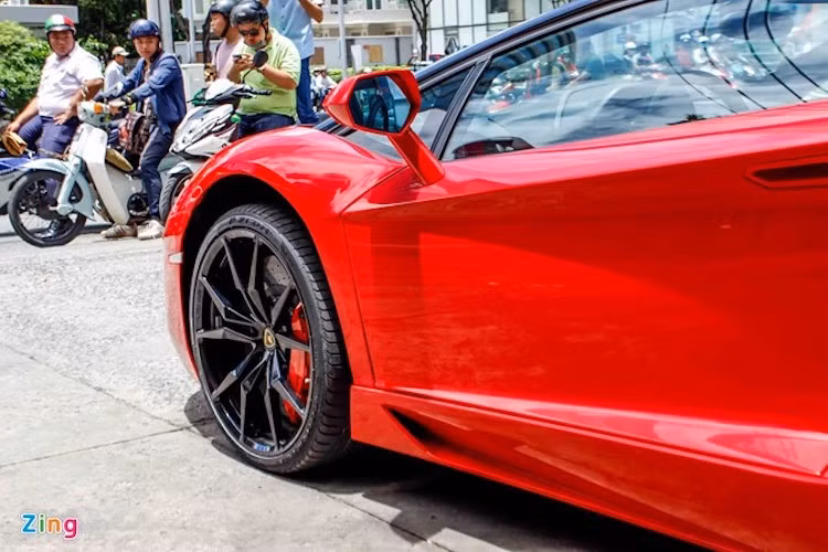 Theo Lamborghini, siêu xe này lấy cảm hứng tạo nên chiếc xe này lấy từ siêu tiêm kích F22 Raptor của không quân Mỹ và máy bay tàng hình B2.