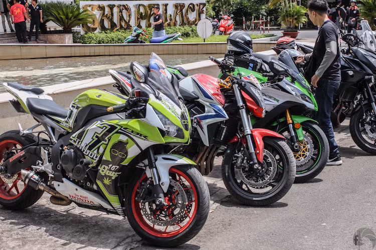 Ngoài những người yêu xe Exciter, một số biker chơi các dòng xe phân khối lớn khác cũng đã có mặt để chung vui cùng CLB.