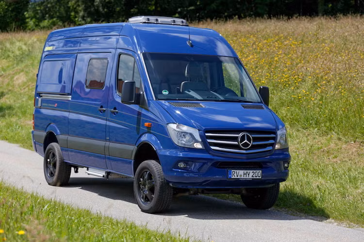 Các thông tin về hệ động lực và động cơ của Sprinter HYMERCAR Grand Canyon S không được Mercedes hé lộ, tuy nhiên hãng cho biết chiếc xe được trang bị các công nghệ an toàn không thua kém một mẫu xe du lịch nào khác của hãng như cảnh báo chuyển làn, cảnh báo điểm mù, đèn pha tự động, cảnh báo va chạm... Giá và thời điểm bán ra của xe cũng chưa được Mercedes công bố.
