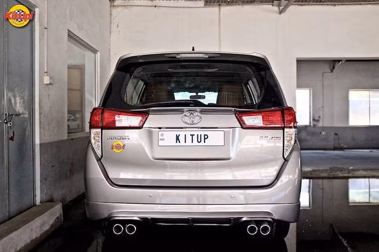 Nhờ có thiết kế đẹp mắt và hiện đại hơn rất nhiều so với đời cũ, Toyota Innova thế hệ mới có thể trở thành một chiếc "xe chơi" đầy hấp dẫn. Cùng với sự phổ biến của chiếc xe, chắc chắn trong thời gian mới sẽ có rất nhiều phụ kiện nâng cấp dành cho chiếc xe.