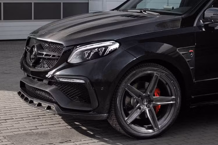 Bộ mâm của xe cũng đã được nâng lên kích thước "khủng" lên tới 23 inch và được sản xuất bởi hãng mâm nổi tiếng ADV.1. Ngoài ra khách hàng cũng có thể lựa chọn mâm 22 inch Lumma Design nhỏ hơn.