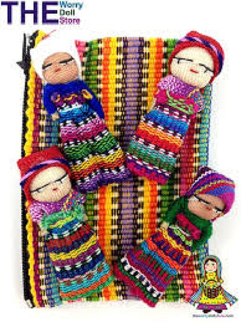 Búp bê lo lắng (Guatemala): Theo dân gian, những người bị mất ngủ sẽ thổ lọ sự lo lắng với những con búp bê này. Họ cho rằng nỗi buồn sẽ được búp bê mang đi, từ đó sẽ có được giấc ngủ ngon hơn.