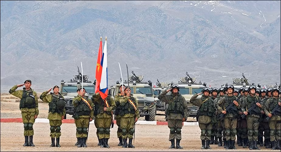 “Với thực tế này, bạn không nên tin tưởng vào viễn cảnh căn cứ quân sự Nga xuất hiện tại Donbass là Lugansk. Nếu các quan chức Ukraine nổi giận vì sự chiếm đóng, chính phủ Nga sẽ thay đổi đáng kể mọi sáng kiến”.