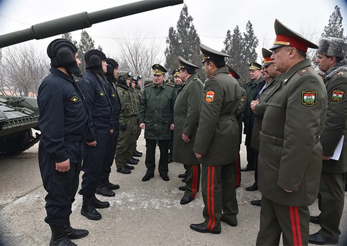 Trong trường hợp nói trên, rất có thể căn cứ quân sự trên lãnh thổ các nước cộng hòa tự xưng ở miền Đông Ukraine sẽ nhanh chóng được triển khai, nếu mối đe dọa trực tiếp đủ lớn.