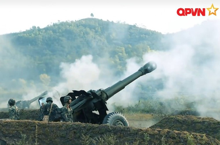 Hiện nay và trong tương lai gần, hỏa lực pháo binh tiếp tục là hỏa lực mặt đất chủ yếu của quân đội ta và hỏa lực chủ yếu của lục quân. Ảnh: Lựu pháo D20 152mm nã pháo tấn công.