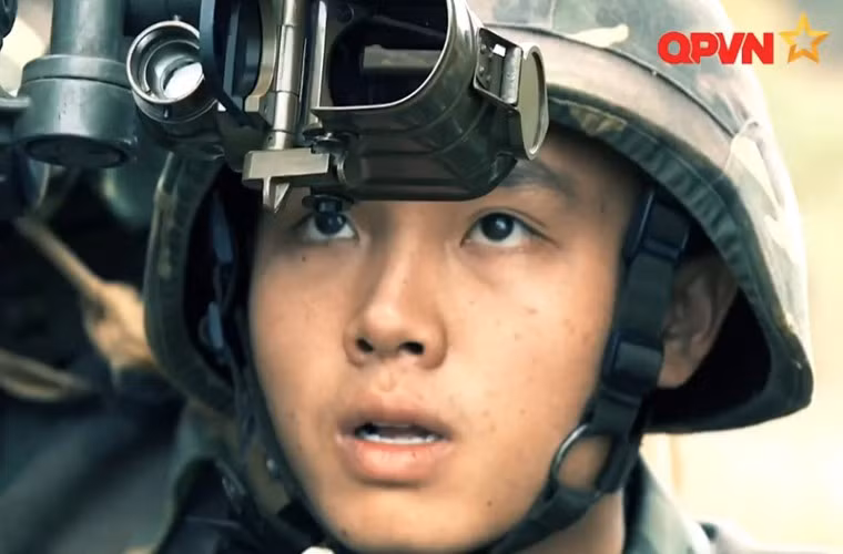 Chiến sĩ phòng không lục quân liên tục sục sạo mục tiêu, chống máy bay địch bảo vệ…