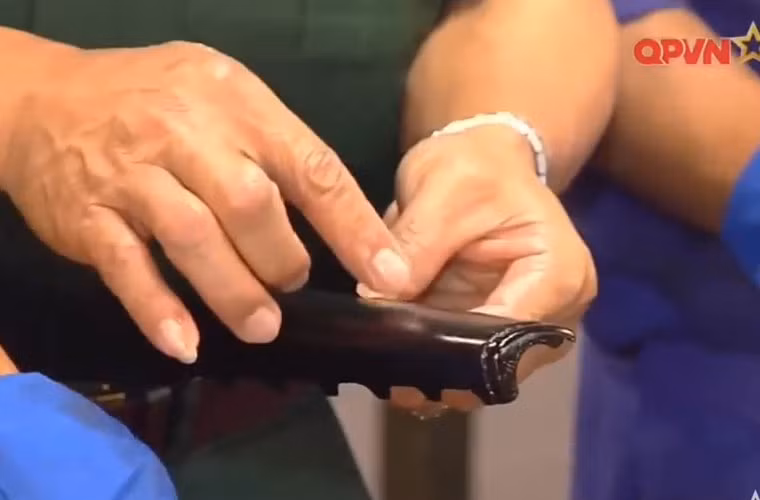 Trong ảnh, một chi tiết của súng trường M16 đang được bảo dưỡng tại kho K888, Cục Quân khí, Tổng cục Kỹ thuật. Nguồn ảnh: Kênh QPVN