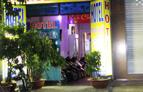 Hầu như nhà nghỉ, khách sạn nào trên địa bàn TP HCM đêm qua cũng kín khách.