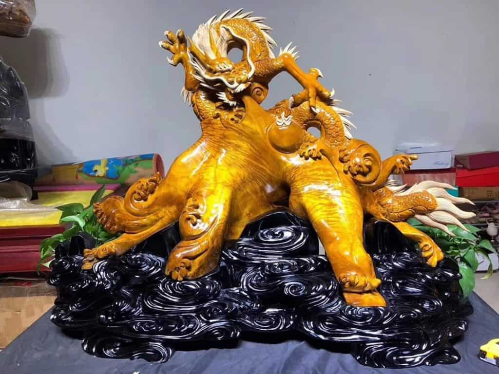 Trong lịch sử, Kim Tơ Nam Mộc được sử dụng chủ yếu trong các công trình hoàng gia và chùa chiền. Nó được coi là biểu tượng của sự cao quý và quyền lực, chỉ dành cho tầng lớp thượng lưu. (Ảnh:goviet)