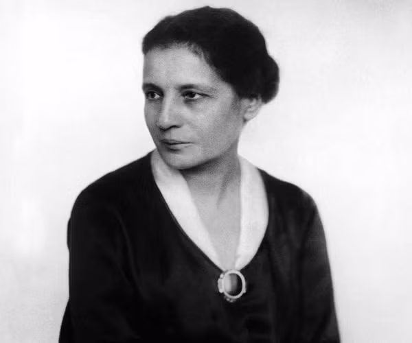 8. Lise Meitner (1878-1968): Nhà vật lý người Áo, đồng phát hiện hiện tượng phân hạch hạt nhân, nhưng giải Nobel cho phát hiện này chỉ được trao cho cộng sự của bà, Otto Hahn. (Ảnh:skbl.se)