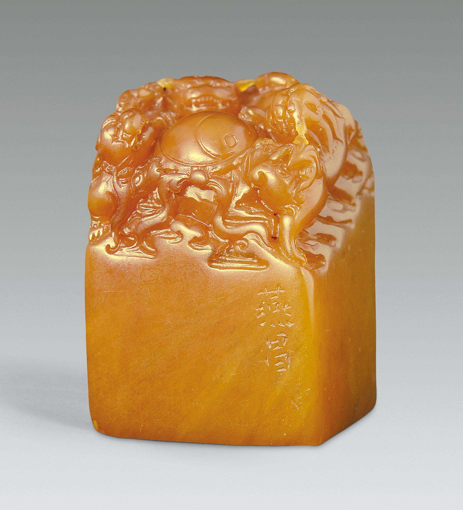 Theo quan niệm xưa, đá này có màu vàng là biểu tượng của sự giàu có, quyền lực, nên được dùng để chế tác thành ấn chương. (Ảnh: Sohu)