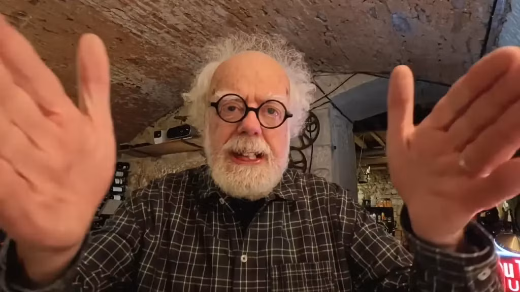 Trong một tuyên bố gần đây, Giáo sư Simon Holland, một nhà khoa học từng tham gia vào các dự án do NASA tài trợ, đã gây chấn động giới khoa học khi cho rằng chúng ta có thể đã tìm thấy dấu vết của một nền văn minh ngoài hành tinh trong thiên hà của chúng ta. Tuyên bố này đã thu hút sự chú ý của cộng đồng khoa học và công chúng toàn cầu. (Ảnh: New York Post)