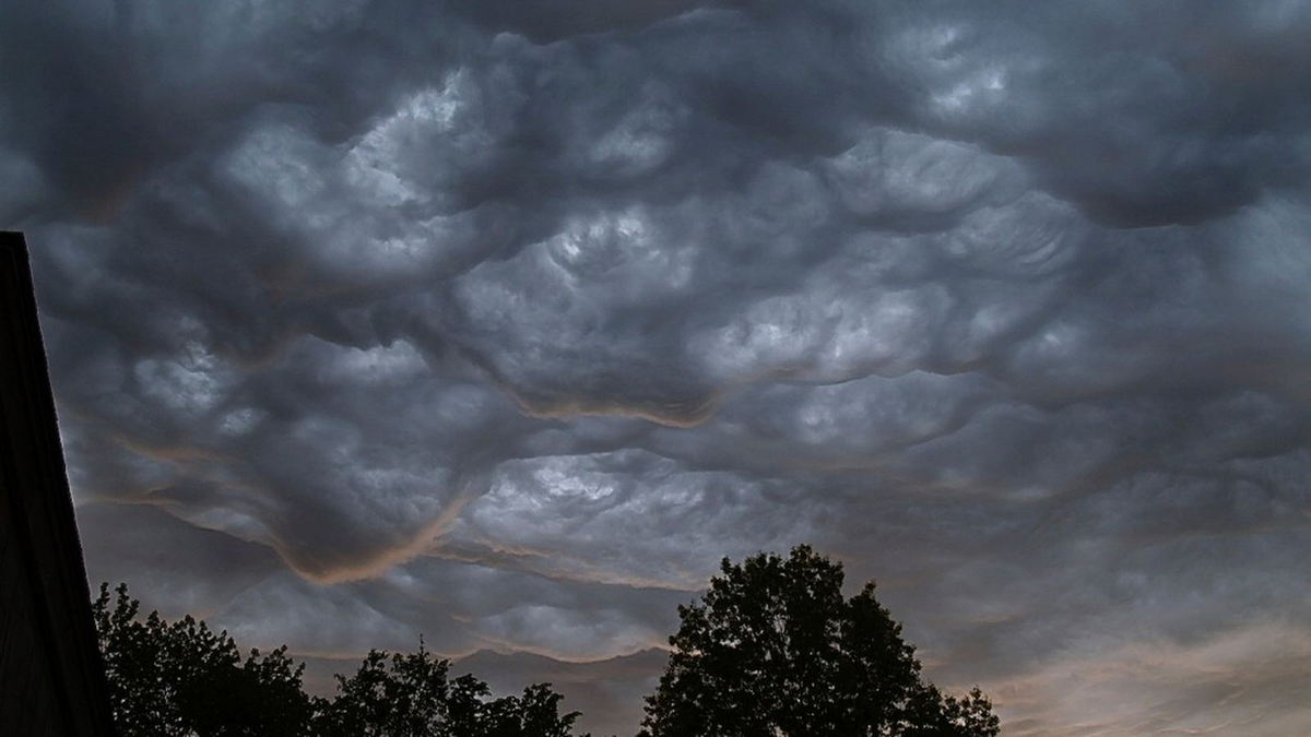 Những bức ảnh đầu tiên về mây Asperitas được chụp tại nhiều nơi trên thế giới, từ Iowa, Mỹ đến New Zealand, và nhanh chóng lan truyền trên các phương tiện truyền thông.(Ảnh: The Verge)