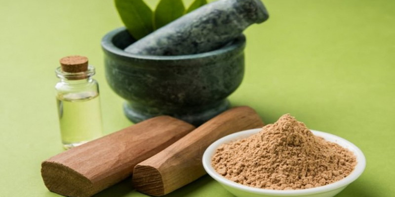 Do giá trị kinh tế cao, cây gỗ đàn hương đã bị khai thác quá mức, dẫn đến nguy cơ tuyệt chủng ở một số nơi. (Ảnh: Mộc quang)