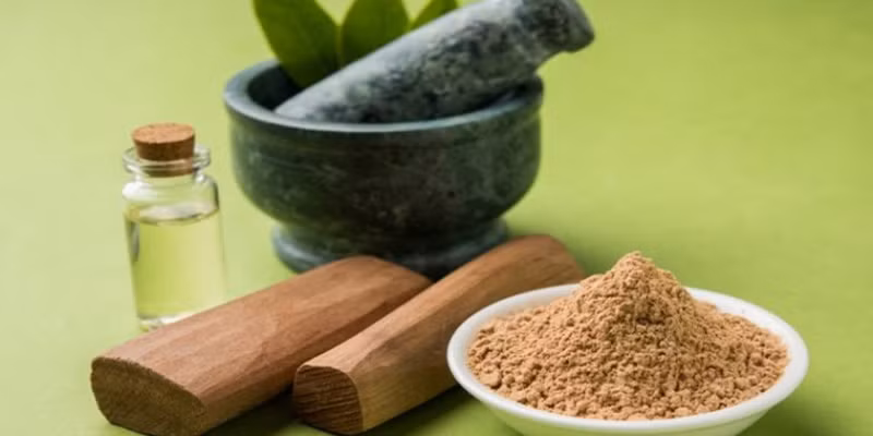 Do giá trị kinh tế cao, cây gỗ đàn hương đã bị khai thác quá mức, dẫn đến nguy cơ tuyệt chủng ở một số nơi. (Ảnh: Mộc quang)