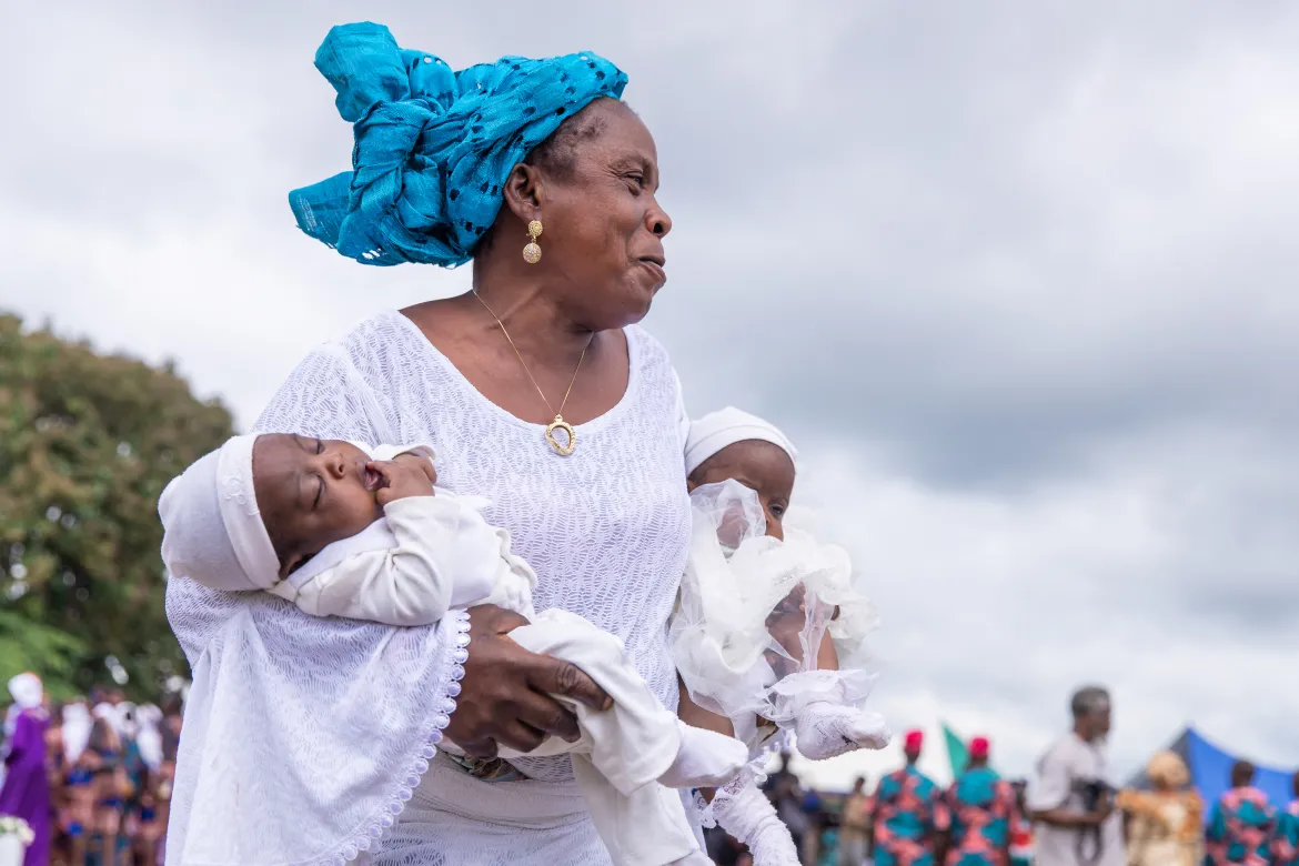 Yếu tố di truyền cũng có thể đóng vai trò quan trọng. Nhiều gia đình ở Igbo-Ora có tiền sử sinh đôi, và điều này được truyền lại qua nhiều thế hệ.(Ảnh: Al Jazeera)