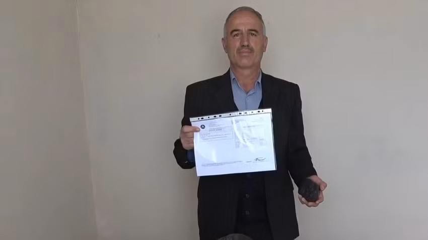 Chondrite là những thiên thể nguyên thủy hình thành trong hệ Mặt trời cổ xưa và có giá trị khác nhau dựa trên thành phần khoáng vật. Một phát hiện tương tự ở Indonesia vào năm 2020 đã giúp người tìm được hơn 1 triệu bảng Anh.(Ảnh: IHLAS)