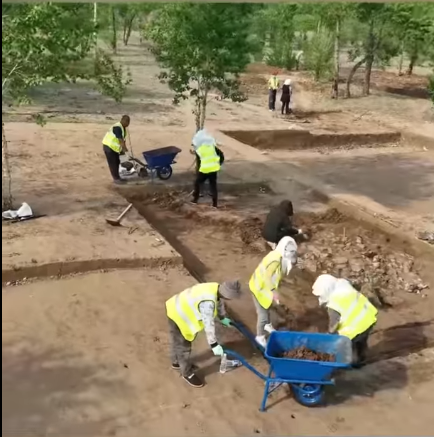 Ngôi mộ này, có niên đại từ 5.000 đến 5.100 năm, phản ánh sự phát triển mạnh mẽ của nền văn hóa Hồng Sơn trong khu vực.(Ảnh: New China)