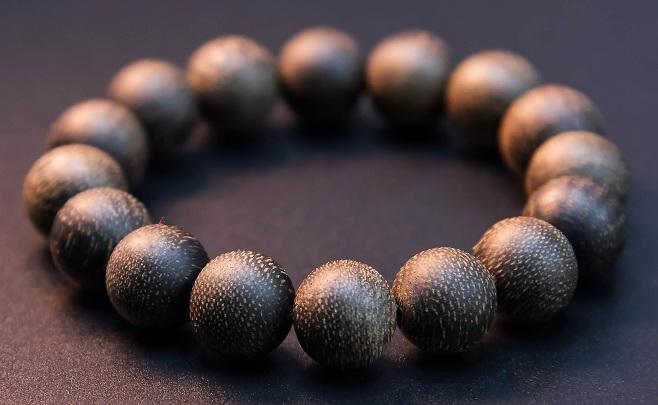 Ngoài ra, kỳ nam còn được sử dụng trong các nghi lễ tôn giáo và phong thủy, mang lại may mắn và tài lộc cho người sở hữu.(Ảnh: Thiên Mộc Hương)