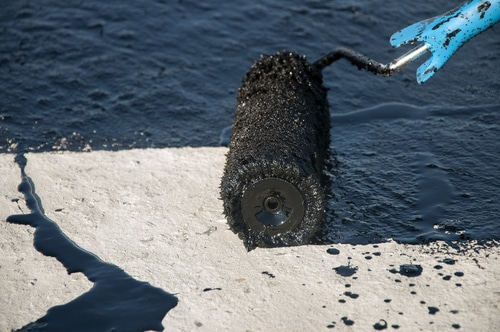 Trong tổng thể, hắc ín là một chất liệu phức tạp, vừa là một tài nguyên quý giá vừa là một thách thức lớn đối với con người. Hiểu rõ về nguồn gốc, tính chất và ứng dụng của hắc ín giúp chúng ta khai thác và sử dụng nó một cách hiệu quả và bền vững, góp phần vào sự phát triển của nền kinh tế và bảo vệ môi trường.(Ảnh: lipsitzponterio)