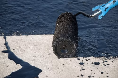 Trong tổng thể, hắc ín là một chất liệu phức tạp, vừa là một tài nguyên quý giá vừa là một thách thức lớn đối với con người. Hiểu rõ về nguồn gốc, tính chất và ứng dụng của hắc ín giúp chúng ta khai thác và sử dụng nó một cách hiệu quả và bền vững, góp phần vào sự phát triển của nền kinh tế và bảo vệ môi trường.(Ảnh: lipsitzponterio)