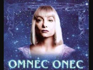 Theo Omnec Onec, người Sao Kim đã phát triển một nền văn minh cao cấp và có khả năng di chuyển qua các chiều không gian khác nhau. Cô cho rằng con người có thể không phải là cư dân bản địa của Trái Đất, mà là những người nhập cư từ Sao Kim hoặc một hành tinh khác trong vũ trụ. Quan điểm này đưa ra câu hỏi lớn về nguồn gốc thực sự của loài người và khả năng chúng ta có thể là kết quả của một quá trình di cư từ một nền văn minh ngoài hành tinh.(Ảnh: Pinterest)