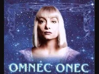 Theo Omnec Onec, người Sao Kim đã phát triển một nền văn minh cao cấp và có khả năng di chuyển qua các chiều không gian khác nhau. Cô cho rằng con người có thể không phải là cư dân bản địa của Trái Đất, mà là những người nhập cư từ Sao Kim hoặc một hành tinh khác trong vũ trụ. Quan điểm này đưa ra câu hỏi lớn về nguồn gốc thực sự của loài người và khả năng chúng ta có thể là kết quả của một quá trình di cư từ một nền văn minh ngoài hành tinh.(Ảnh: Pinterest)