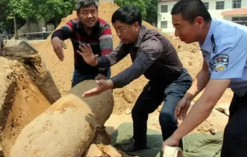 Phát hiện này không chỉ đóng góp lớn cho việc nghiên cứu lịch sử gốm sứ Trung Quốc mà còn cung cấp thông tin quý giá về lịch sử khu vực Quảng Hán, một thành phố có lịch sử lâu đời và từng là thành trì quan trọng của nước Thục thời cổ đại. Tổng giá trị của lô di vật văn hóa được ước tính lên tới hàng trăm triệu nhân dân tệ, tương đương hàng nghìn tỷ đồng.(Ảnh: Sohu)