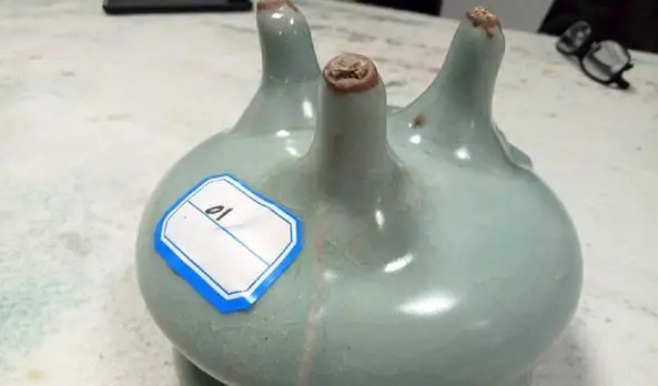 Phát hiện lô đồ sứ từ lò nung Long Tuyền thời Nam Tống tại thôn Tân Kiều, tỉnh Tứ Xuyên là một sự kiện quan trọng và giá trị trong lịch sử nghiên cứu cổ vật, không chỉ góp phần vào việc bảo tồn và nghiên cứu di sản văn hóa mà còn giúp hậu thế hiểu rõ hơn về lịch sử và văn hóa của khu vực này.(Ảnh: Sohu)