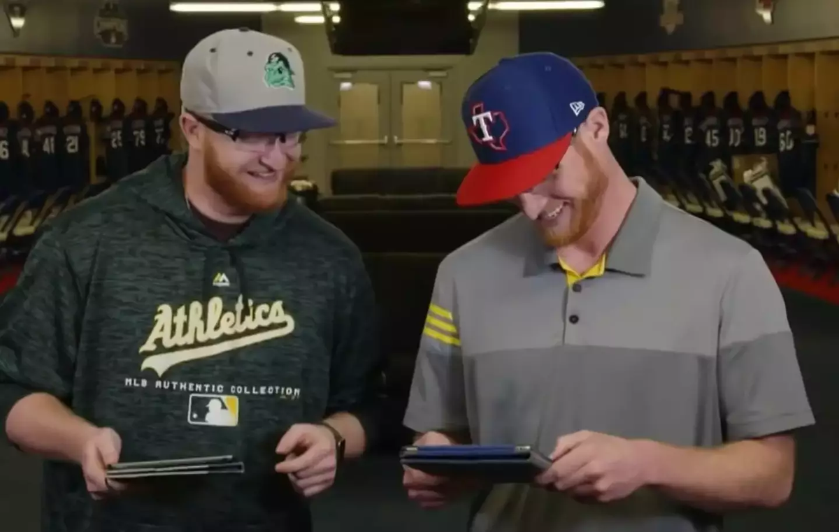 Sự giống nhau của họ còn dẫn đến những tình huống hài hước. Một lần, tài khoản mạng xã hội của một tổ chức bóng chày lớn đã tweet chúc mừng sinh nhật nhầm người, dẫn đến một cuộc trao đổi hài hước giữa hai Brady.(Ảnh: SPORTbible)