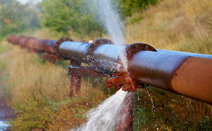 Cuộc khủng hoảng nước càng trở nên cấp bách hơn bởi nhu cầu về nước rất lớn. Báo cáo tính toán rằng trung bình mọi người cần ít nhất 4.000 lít nước mỗi ngày cho một cuộc sống ổn định, cao hơn mức Liên Hợp Quốc khuyến nghị cho các nhu cầu cơ bản.(Ảnh: Maine Water Utilities Association)