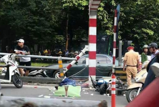 Tong vao tru be tong lan can cau mot nguoi dan ong tu vong