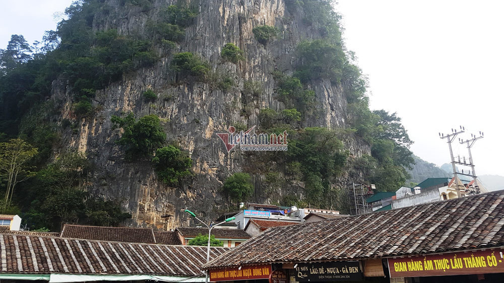 Ha Giang: Thang may 102 tang giua pho co Dong Van