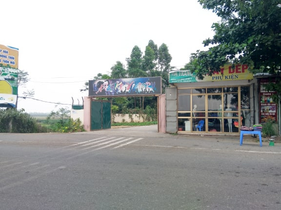 Vu “giam long” 13 nu nhan vien trong quan Karaoke: Hang xom noi gi?-Hinh-2