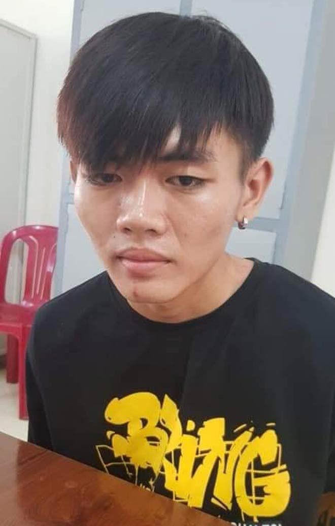  5. Thiếu nữ bị sát hại, lấy tài sản sau khi quan hệ tình dục: Ngày 21/9, sau khi quan hệ với V.T.N.Y. (SN 2003, trú tại xã Quảng Thành, huyện Châu Đức) trong rừng cao su ở xã Phước Tân (huyện Xuyên Mộc, tỉnh Bà Rịa - Vũng Tàu) Lê Bảo Chiêu (17 tuổi, trú tại thị trấn Kim Long, huyện Châu Đức) đã dùng dao đâm nhiều nhát khiến Y. tử vong tại chỗ. Sau khi gây án, Chiêu đã lấy nữ trang, điện thoại và chiếc xe máy của nạn nhân để mang đi bán, tiêu xài. Đến ngày 24/9, công nhân cạo mủ cao su phát hiện thi thể Y. trong tình trạng lõa thể tại một khu rừng cao su thuộc xã Phước Tân. Sau đó, Lê Bảo Chiêu đã bị công an bắt để điều tra. (Ảnh: Danviet)