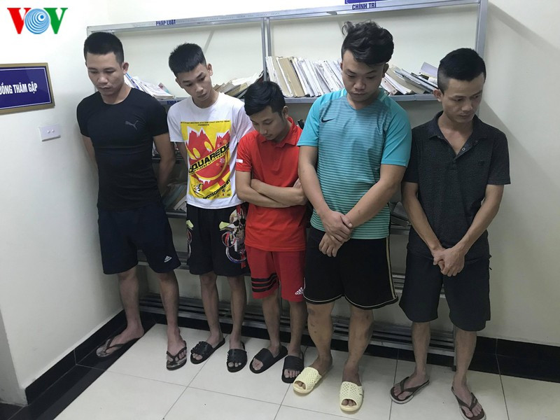 Tại cơ quan công an, đối tượng Phạm Hoàng Hải khai nhận do thiếu hiểu biết về pháp luật, được bạn bè rủ rê nên sử dụng ma túy trên quán bar và cho rằng đây là lần đầu thử dùng ma túy thì bị bắt nên mong được sự khoan hồng của pháp luật. (Ảnh: VOV)