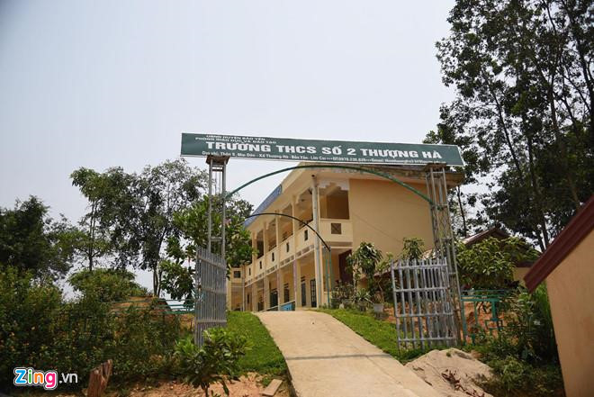  3. Thầy giáo xâm hại tình dục nữ sinh: Ngày 21/4, công an xã Thượng Hà,huyện Bảo Yên, Lào Cai nhận được tin báo của người thân nữ sinh H.T.H (14 tuổi, trú tại địa bàn, hiện đang là học sinh lớp 8 Trường THCS số 2 Thượng Hà) tố cáo về việc bị thầy giáo Nguyễn Việt Anh (SN 1983, trú tại thị trấn Phố Ràng, huyện Bảo Yên), là giáo viên dạy tin học tại trường) xâm hại tình dục. (Ảnh: Zing)