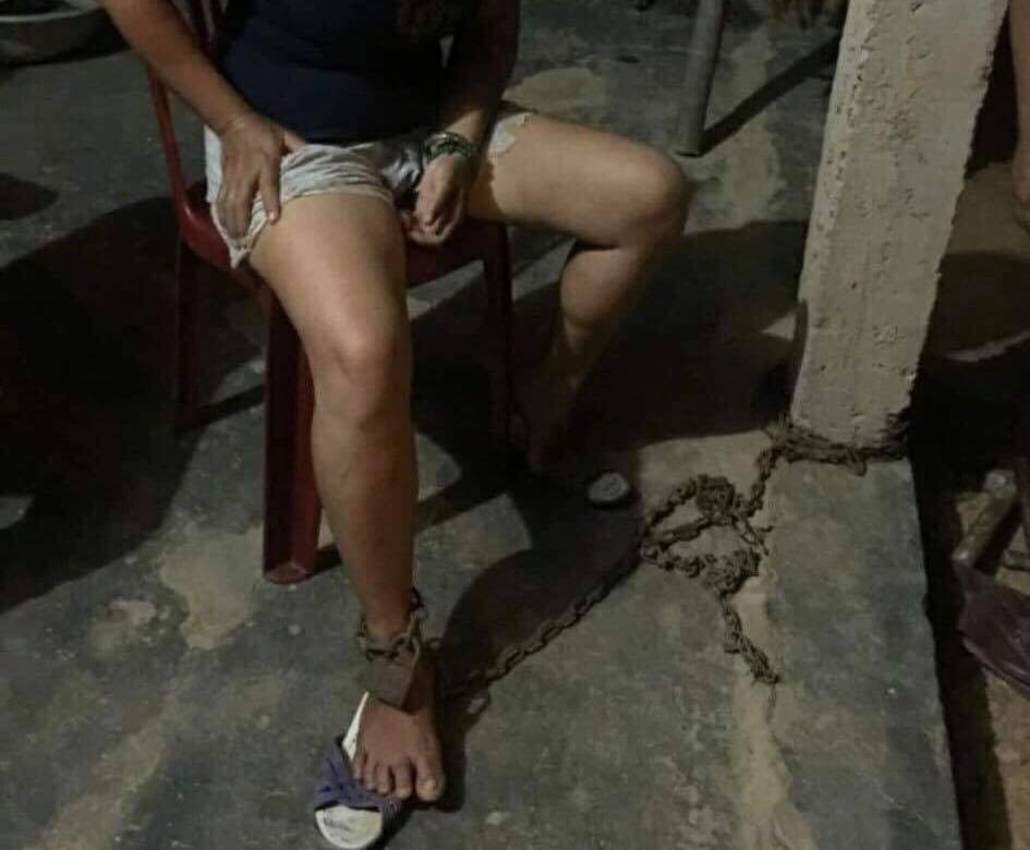 Bi chong danh, xich chan... chua xot phan phu nu Viet