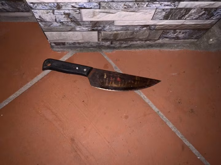  2. Chồng dùng dao đâm vợ tử vong do xảy ra mâu thuẫn: Ngày 29/9, do xảy ra mâu thuẫn ông Nguyễn Hồng C. (SN 1946) đã dùng dao đâm vợ là bà Nguyễn Thị B. (SN 1949, xã Kim Chân, TP Bắc Ninh, tỉnh Bắc Ninh) tử vong tại chỗ. Sau khi đâm vợ chết, ông C. tự đâm vào người 3 nhát và được đưa đi cấp cứu tại bệnh viện.