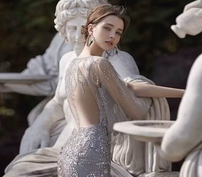 Không chỉ là hot girl nổi tiếng ở Ukraine, Ira Pak (19 tuổi) còn được chú ý ở Đài Loan, Trung Quốc, Nhật Bản và Việt Nam. Cô sở hữu vẻ đẹp Đông Âu và body chuẩn với số đo 3 vòng lần lượt 79 - 57 - 88.