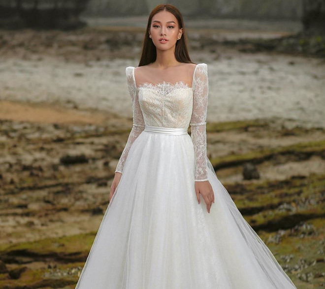 Ngoài ra, người đẹp Cộng hòa Czech cũng từng hợp tác với một số tạp chí danh tiếng và tham gia diễn xuất trong MV của Soobin Hoàng Sơn.