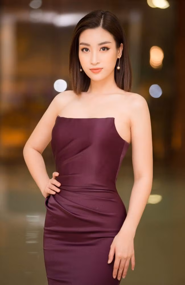 Đỗ Mỹ Linh ngày càng nhuận sắc và chăm mặc gợi cảm hơn sau khi hết nhiệm kỳ. Tuy nhiên, vẻ đẹp gây mê đó được thể hiện một cách chừng mực không phô trương quá đà.