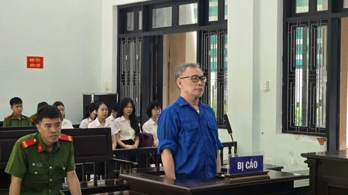 Lừa “chạy án”, cựu cán bộ Viện KSND Tối cao lĩnh 25 năm tù Lua “chay an”, cuu can bo Vien KSND Toi cao linh 25 nam tu