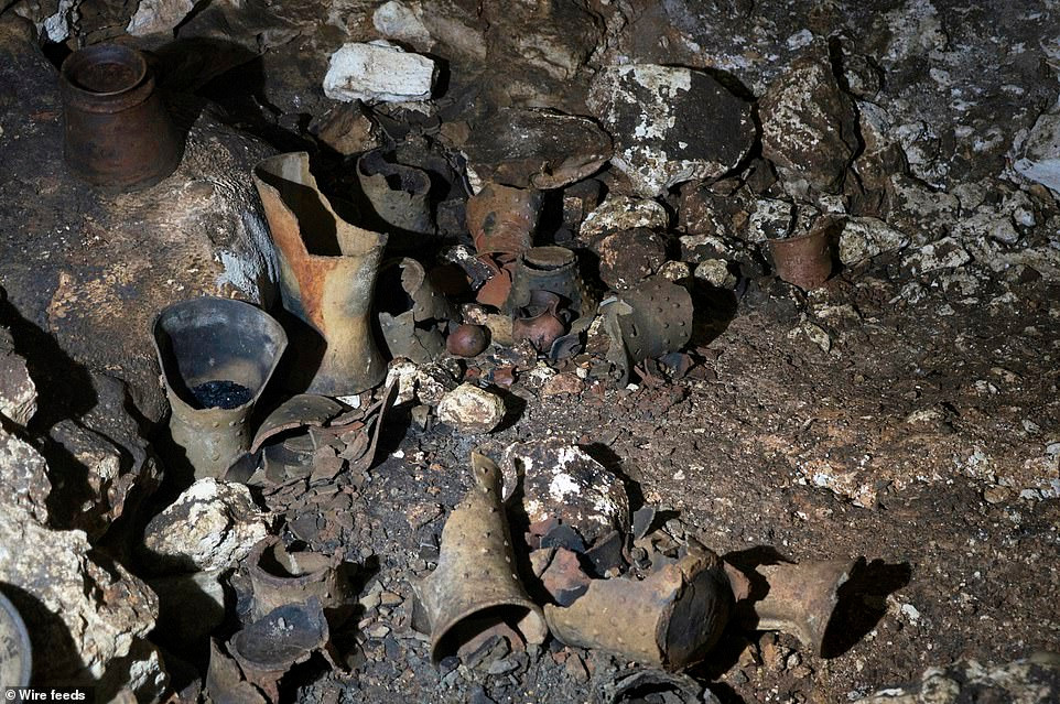 Theo đó, hang động Balamku được người dân địa phương phát hiện vào khoảng 50 năm trước. Khi ấy, người dân địa phương chỉ khám phá một phần hang động và quyết định che giấu thông tin về nơi này. Mục đích của họ có thể là để bảo vệ địa điểm linh thiêng của người Maya.