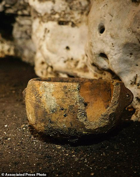 Nhà khảo cổ học Guillermo de Anda cho biết việc khám phá hang động hiến tế trên bắt đầu từ năm 2018 sau khi người dân địa phương thông báo về địa điểm này.