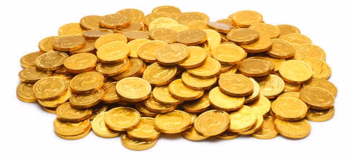 Ngay sau đó, họ quay trở lại chỗ tìm thấy chiếc hộp trên và đào bới. Theo đó, họ tìm thấy 8 chiếc hộp khác chứa 1.427 đồng vàng.