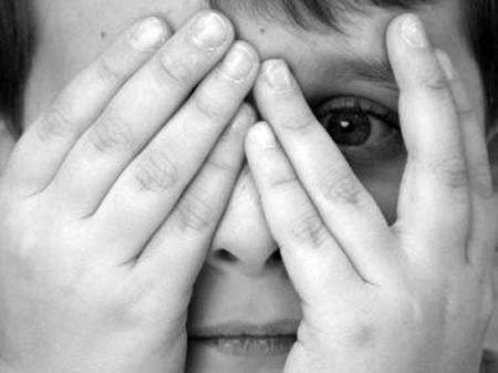 Trước sự việc nghiêm trọng trên, cảnh sát đã vào cuộc điều tra và truy lùng số điện thoại gọi tới nhằm tìm ra người gọi điện đe dọa 3 gia đình.